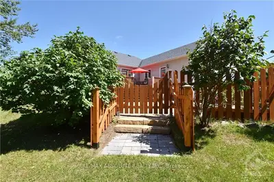 102 Leadon Lane, Carp - Huntley Ward, On K0a 1l0