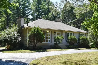 22 Gervin Street, Tanglewood - Grenfell Glen - Pineglen, On K2g 0j8
