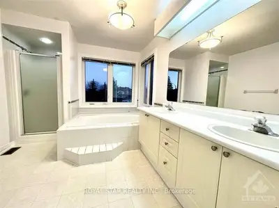 2 Forestglade Crescent, Hunt Club - South Keys And Area, On K1g 5x3