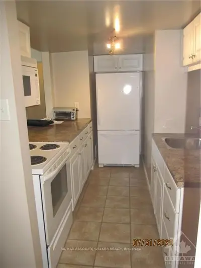 2418 Clover Street, Billings Bridge - Riverside Park And Area, On K1v 8g5
