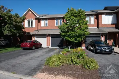 2207 BROCKSTONE Crescent, Orleans - Cumberland and Area, ON K4A 4V4