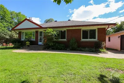 2091 BLOSSOM Drive, Alta Vista and Area, ON K1H 6G4