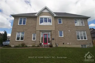 918 VERBENA Crescent, Blossom Park - Airport and Area, ON K1T 0K4