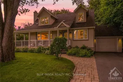 944 MOUNTAINVIEW Avenue, Britannia Heights - Queensway Terrace N and Area, ON K2B 5G4