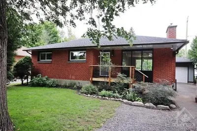 1241 PARKWAY Drive, Parkway Park - Queensway Terrace S and Area, ON K2C 2W5