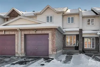 151 CARWOOD Circle, Overbrook - Castleheights and Area, ON K2P 0J6