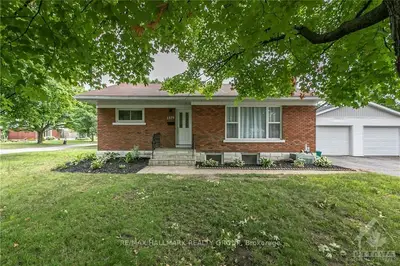1579 DIGBY Street, Alta Vista and Area, ON K1G 0P5