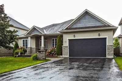 28 SHINING STAR Circle, Stittsville - Munster - Richmond, ON K2S 2B4