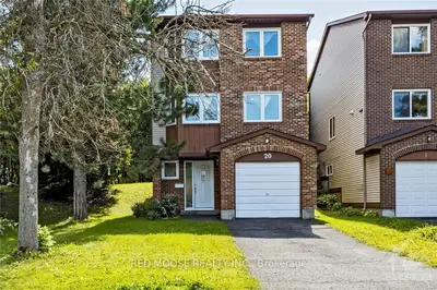 20 BROOKHAVEN Court, South of Baseline to Knoxdale, ON K2H 9E3