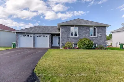 652 FAIRVIEW Avenue S, Laurentian Valley, ON K8A 8N5