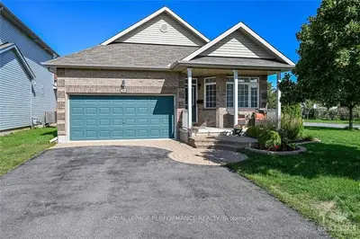500 VINTAGE Lane, Hunt Club - Windsor Park Village and Area, ON K1V 0N4