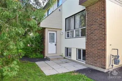 20 SONNET Crescent D, Bells Corners and South to Fallowfield, ON K2H 8W7