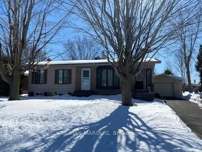 26 MAXWELL Avenue, South Stormont, ON K0C 1M0