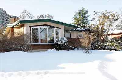 2196 BINGHAM Street, Elmvale Acres and Area, ON K1G 2V7