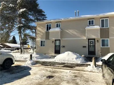 415F WOODFIELD Drive, Tanglewood - Grenfell Glen - Pineglen, ON K2G 4B7