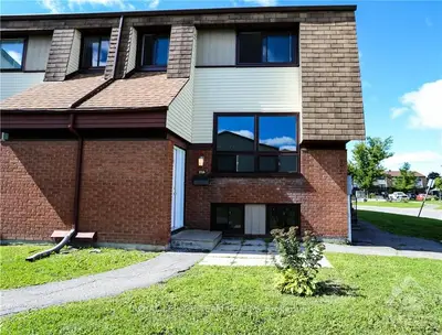 23A WOODVALE, South of Baseline to Knoxdale, ON K2G 4H3