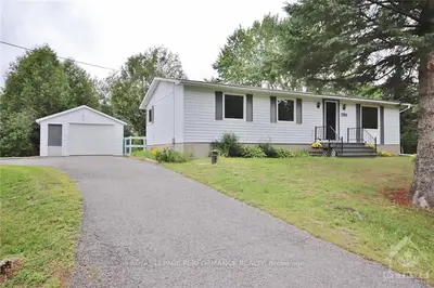 3302 ELIZABETH Street, Greely - Metcalfe - Osgoode - Vernon and Area, ON K0A 2W0