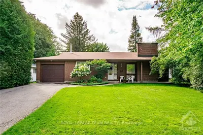 9 CEDAR GROVE Court, South of Baseline to Knoxdale, ON K2G 0M4