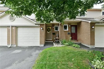 10D OFFENBACH Lane, South of Baseline to Knoxdale, ON K2G 4Z4