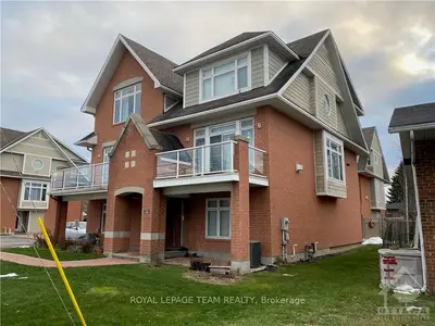 100 Harbour Landing, Crystal Bay - Rocky Point - Bayshore, On K2h 1h3