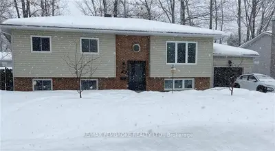 10 EARL Street, Petawawa, ON K8H 3M5