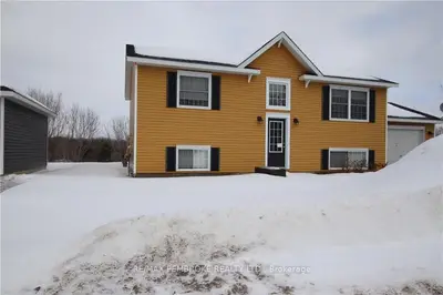 1099 VICTORIA Street, Petawawa, ON K8H 2E1