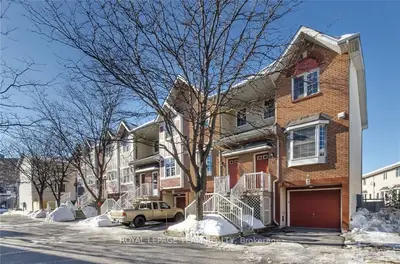 25 BAYSWATER Avenue 19, West Centre Town, ON K1Y 2E5