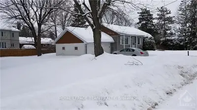 1842 KINGSDALE Avenue, Blossom Park - Airport and Area, ON K1T 1H8