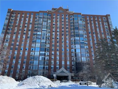 2759 CAROUSEL Crescent 1206, Blossom Park - Airport and Area, ON K1T 2N5