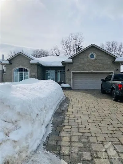 1496 MAXIME Street, Cyrville - Carson Grove - Pineview, ON K1B 3L1