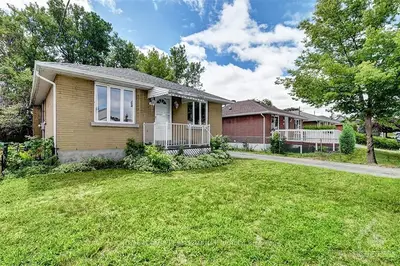 302 St Denis Street, Vanier And Kingsview Park, On K1l 5j3