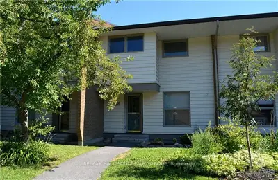 28 CARMICHAEL Court, Kanata, ON K2K 1K2