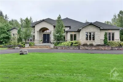 6202 PEBBLEWOODS Drive, Greely - Metcalfe - Osgoode - Vernon and Area, ON K4P 0A1
