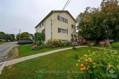 176 Brockville Street, Smiths Falls, On K7a 3y9