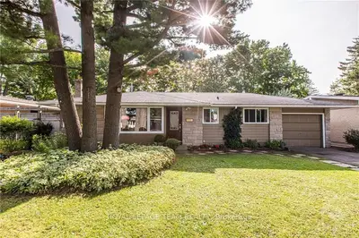 46 RIDGEFIELD Crescent, Bells Corners and South to Fallowfield, ON K2H 6S4