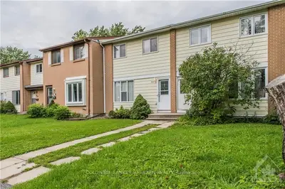 923 GREENBRIAR Avenue, Mooneys Bay - Carleton Heights and Area, ON K2C 0J8