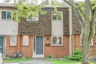 3022 OLYMPIC Way, Blossom Park - Airport and Area, ON K1T 1N2