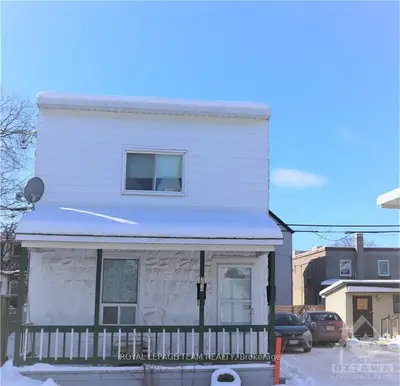 254 Emond Street 2, Vanier And Kingsview Park, On K1l 7r8