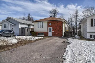 8 BRIARWOOD Drive, Petawawa, ON K8H 3N8