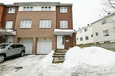 18 DRAYTON, Manor Park - Cardinal Glen and Area, ON K1K 4R1