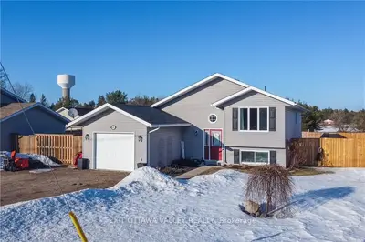 65a Railway Street, Laurentian Hills, On K0j 1j0