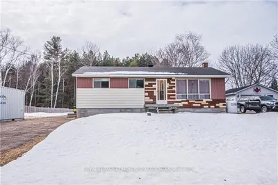 114 KEN Drive, Laurentian Valley, ON K8A 6W5