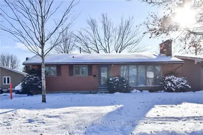 956 SHAMIR Avenue, Elmvale Acres and Area, ON K1G 2T2
