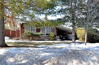2048 VALLEY Drive, Elmvale Acres and Area, ON K1G 2P4