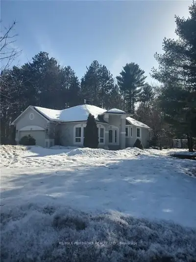 24 COUNTRY Lane, Petawawa, ON K8H 2J7