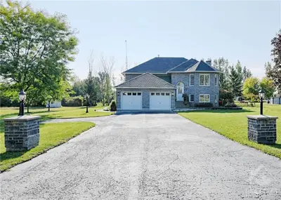 2086 COUNTY RD 20 Road, North Grenville, ON K0G 1T0