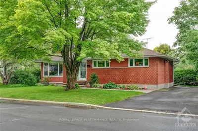 1328 RIDEOUT Crescent, Parkway Park - Queensway Terrace S and Area, ON K2C 2X8