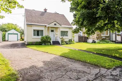 845 MERIVALE Road, Carlington - Central Park, ON K1Z 5Z7