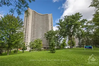 1081 AMBLESIDE Drive 2112, Woodroffe, ON K2B 8C8