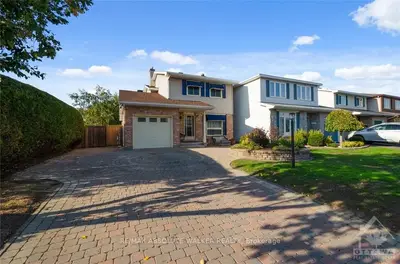 2 IVYLEA Street, South of Baseline to Knoxdale, ON K2G 4X6